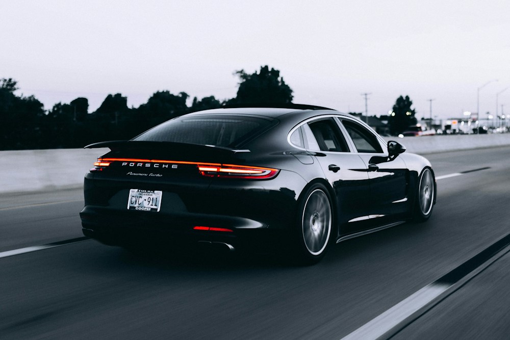Porsche Panamera в движении